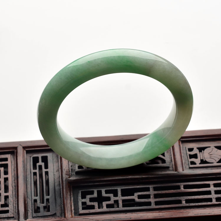 (超值推荐)糯冰种晴水飘翠圆条手镯(61.2mm)