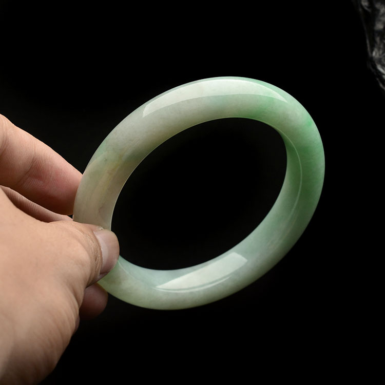(超值推荐)糯冰种晴水飘翠圆条手镯(61.2mm)