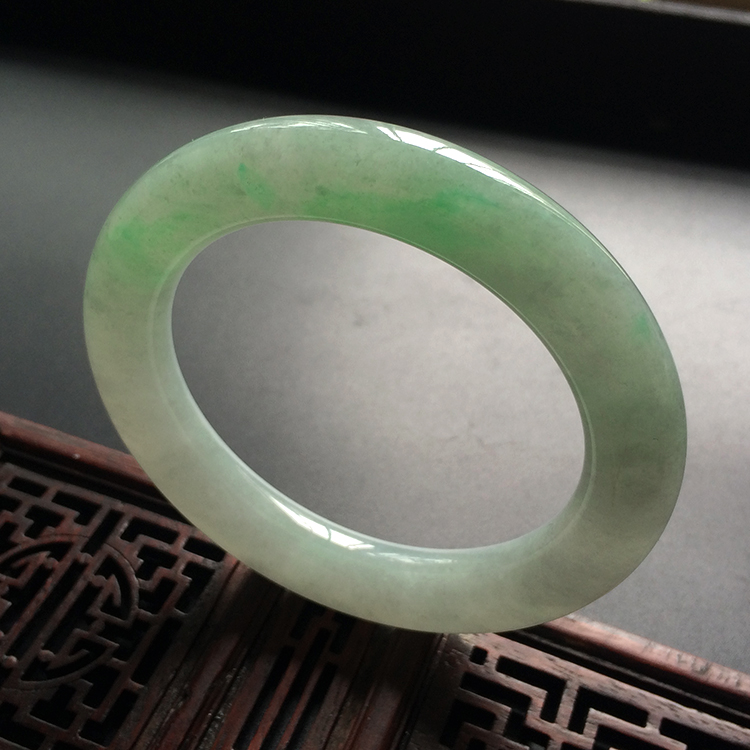 (超值推荐)糯冰种晴水飘翠圆条手镯(55mm)