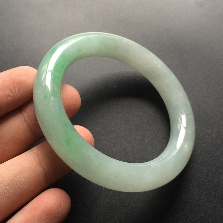 (超值推荐)糯冰种晴水飘翠圆条手镯(55mm)