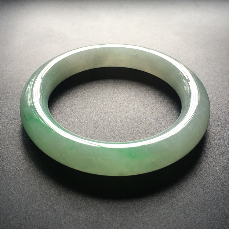 (超值推荐)糯冰种晴水飘翠圆条手镯(55mm)