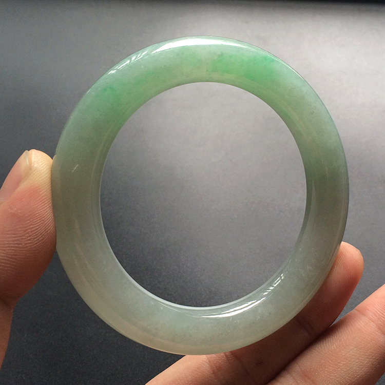 (超值推荐)糯冰种晴水飘翠圆条手镯(55mm)