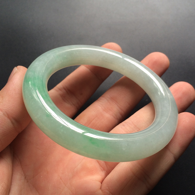 (超值推荐)糯冰种晴水飘翠圆条手镯(55mm)