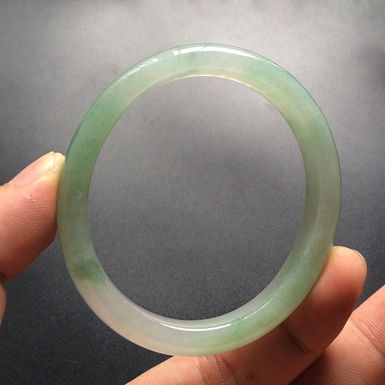 (超值推荐)糯冰种飘花贵妃镯(58.7mm-51.7mm)
