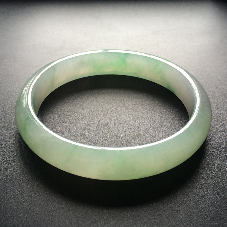 (超值推荐)糯冰种飘花贵妃镯(58.7mm-51.7mm)
