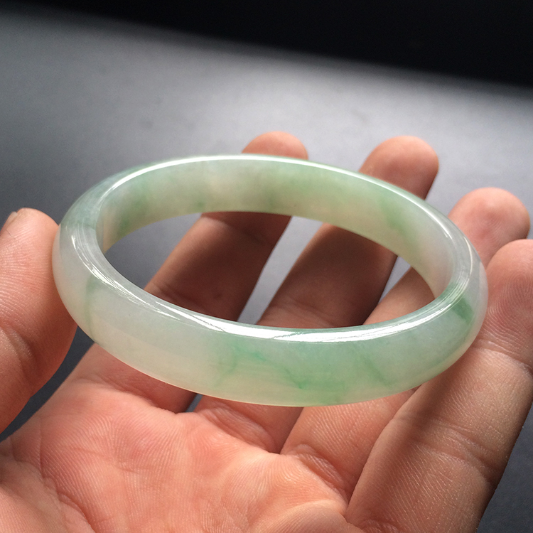 (超值推荐)糯冰种飘花贵妃镯(58.7mm-51.7mm)