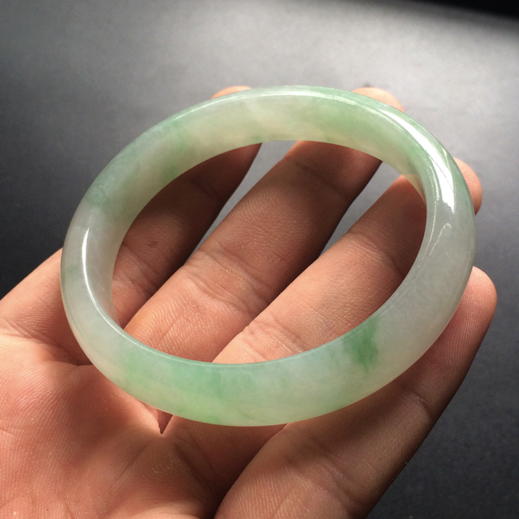 (超值推荐)糯冰种飘花贵妃镯(58.7mm-51.7mm)