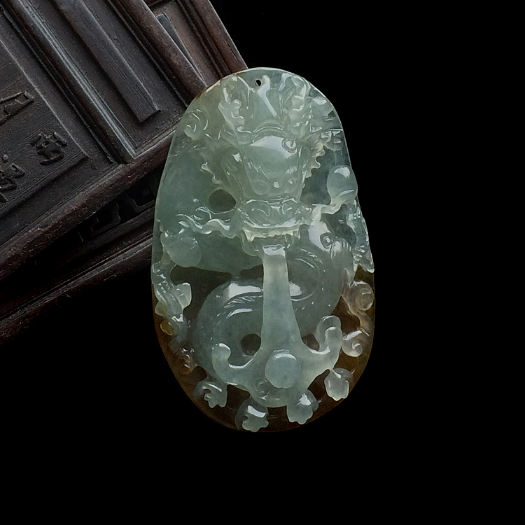 糯冰种晴水褐黄翡龙牌挂件