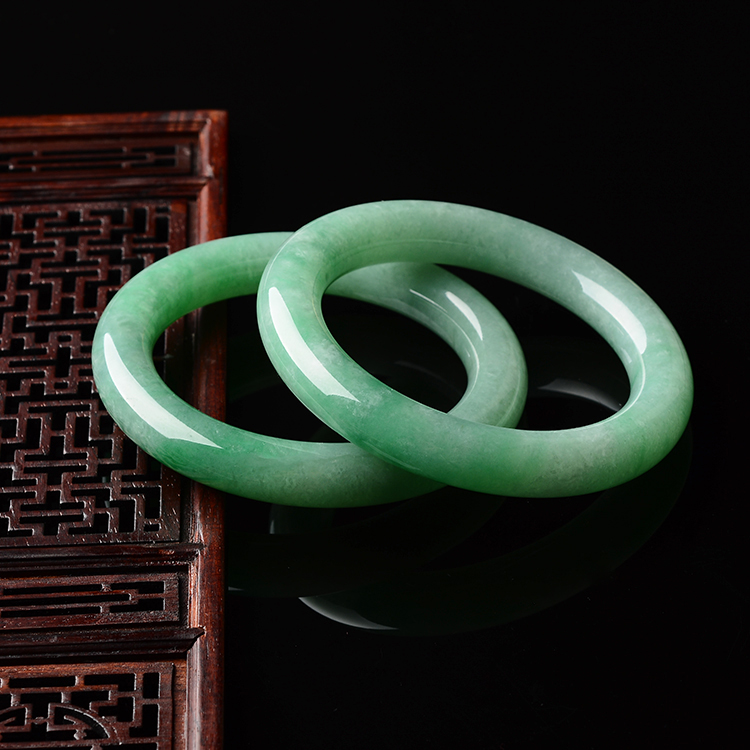 (超值推荐)糯冰种晴水略飘翠圆条手镯(单价)(58.2mm/58.8mm)
