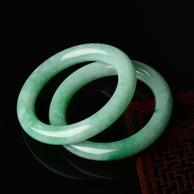 (超值推荐)糯冰种晴水略飘翠圆条手镯(单价)(58.2mm/58.8mm)