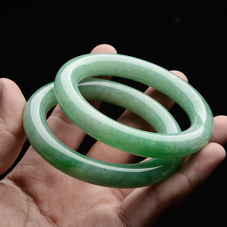 (超值推荐)糯冰种晴水略飘翠圆条手镯(单价)(58.2mm/58.8mm)