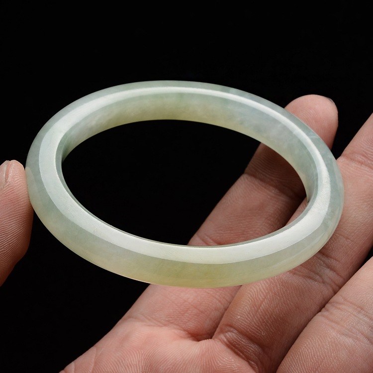糯冰种晴水淡黄翡贵妃镯(58.4mm-48.1mm)