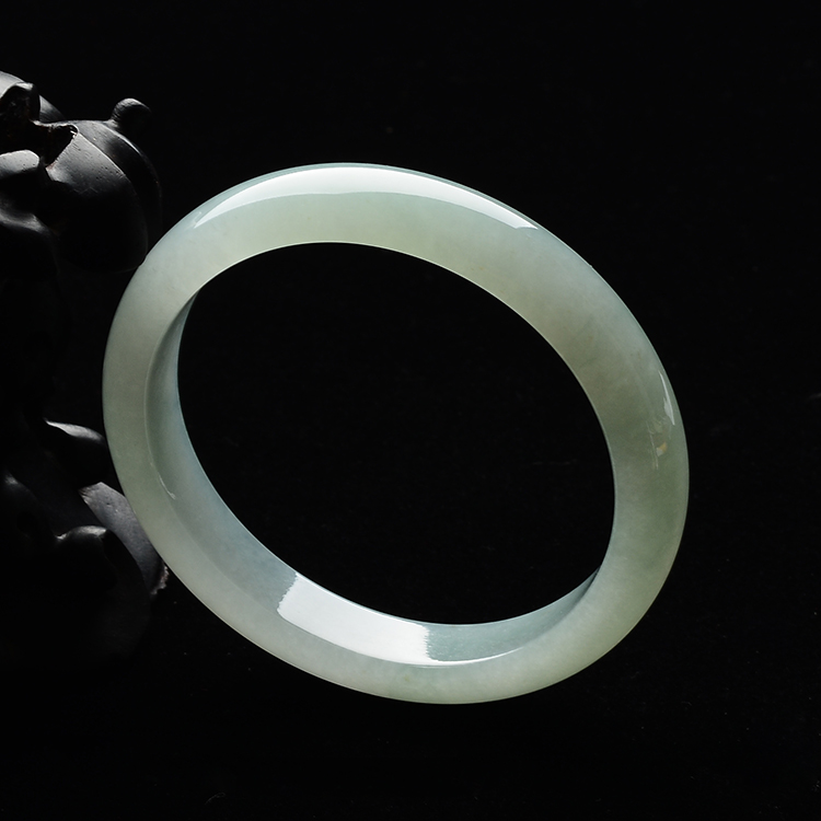糯冰种晴水贵妃镯(56.2mm-50.4mm)