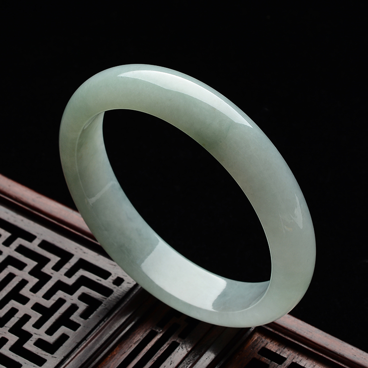 糯冰种晴水贵妃镯(56.2mm-50.4mm)