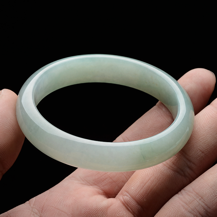 糯冰种晴水贵妃镯(56.2mm-50.4mm)