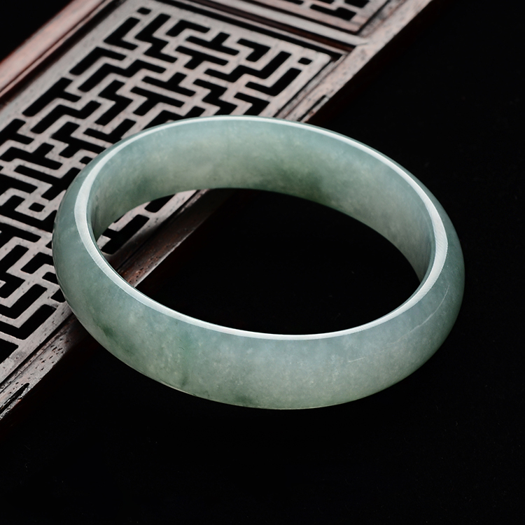 糯冰种晴水飘花贵妃镯(56.8mm-50mm)