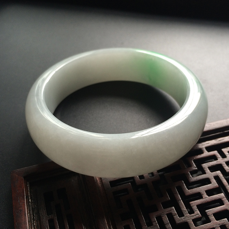 (超值推荐)糯冰种飘翠手镯(58.1mm)