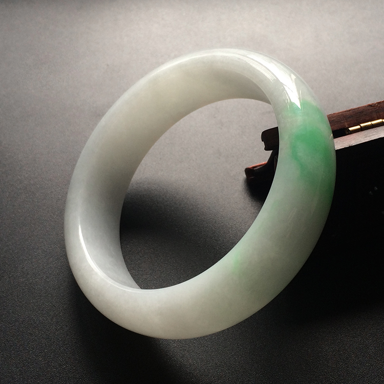 (超值推荐)糯冰种飘翠手镯(58.1mm)