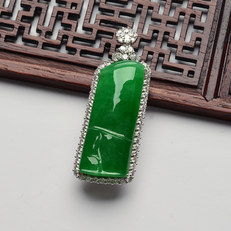冰种正阳绿镶白金钻石节节高胸坠