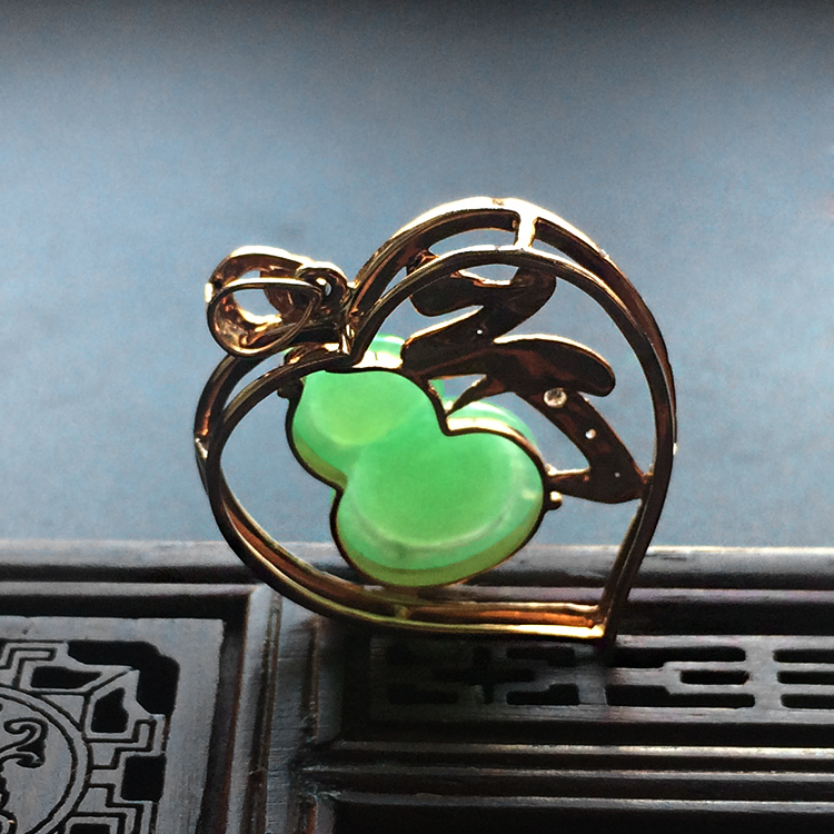 糯冰种豆色镶玫瑰金钻石葫芦胸坠