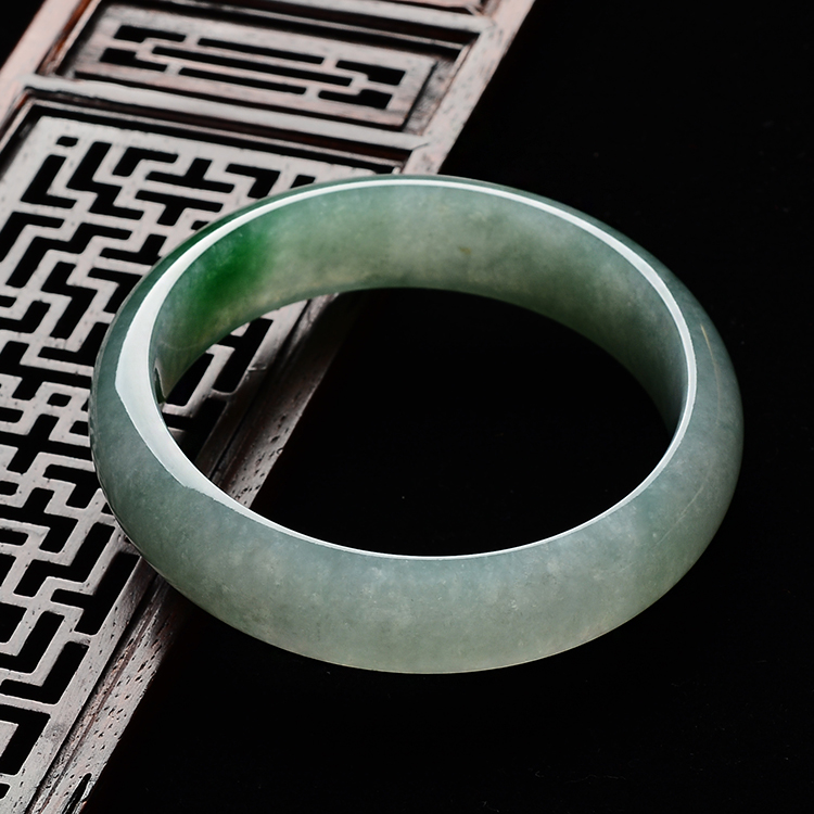 糯冰种晴水飘翠手镯(58.1mm)