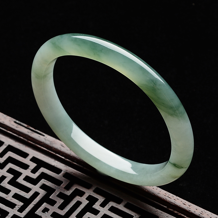 (超值推荐)糯冰种晴水飘花贵妃镯(54.6mm-46.5mm)