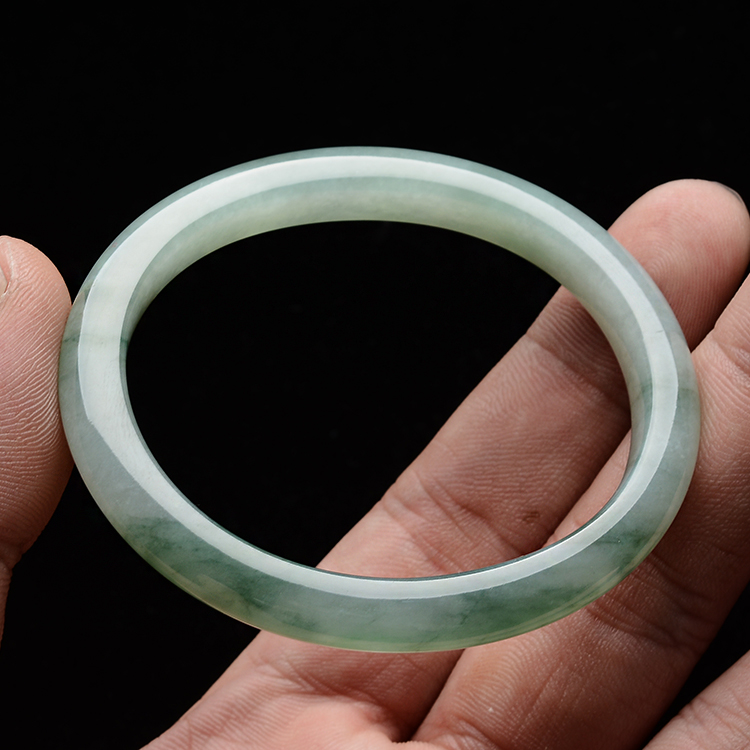 (超值推荐)糯冰种晴水飘花贵妃镯(54.6mm-46.5mm)