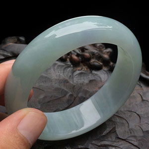 (超值推荐)糯冰种晴水手镯(57.5mm)
