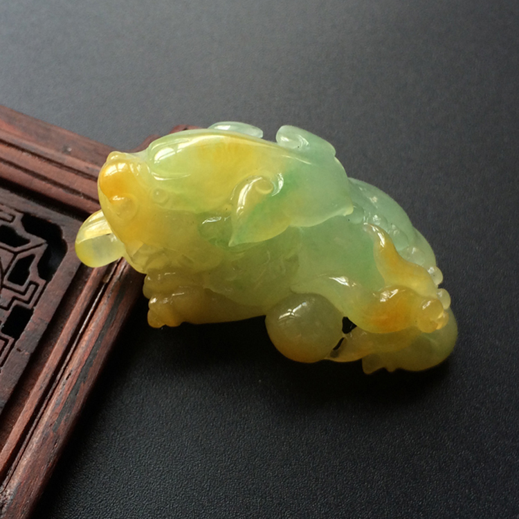 糯冰种晴水黄翡如意貔貅挂件
