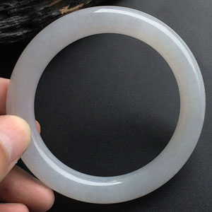 (超值推荐)糯冰种淡晴水圆条手镯(56.6mm)