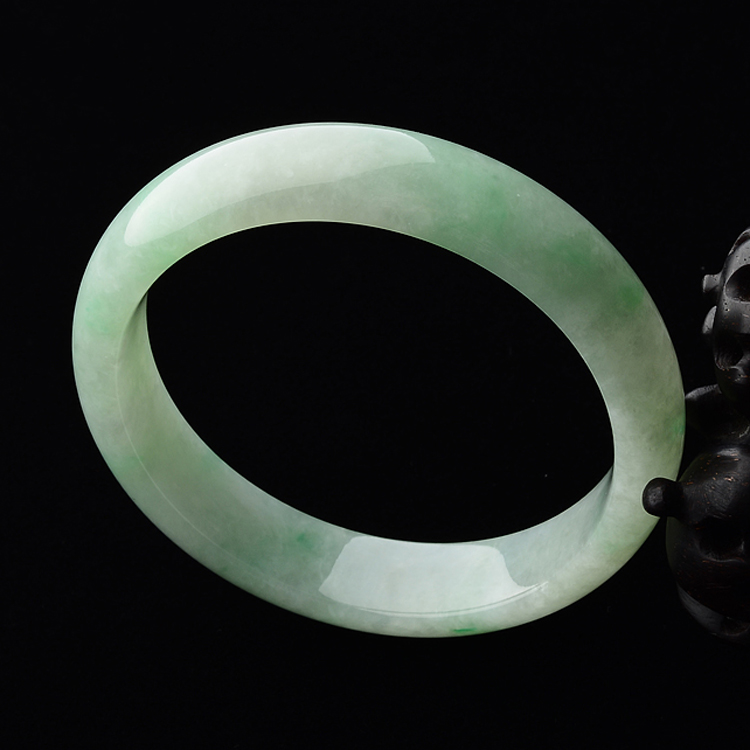 (超值推荐)糯冰种晴水略飘翠手镯(56.2mm)