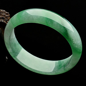 （超值推荐）糯冰种翠色手镯（57.6mm）