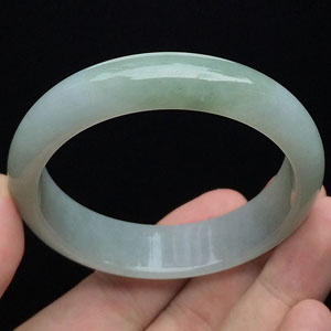(超值推荐)糯冰种晴水手镯(58.2mm)