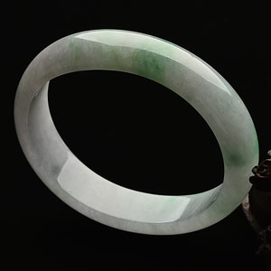 糯冰种飘花贵妃手镯(55.6-48.3mm)