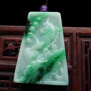 糯冰种飘翠年年有余挂件