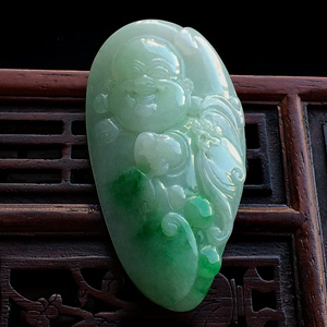 糯冰种飘翠纳福挂件