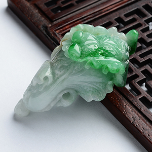 (超值推荐)糯冰种晴水飘翠遇百财挂件