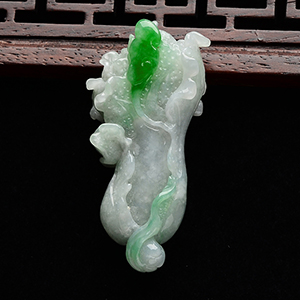 (超值推荐)糯冰种略飘翠遇百财挂件
