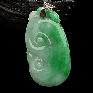 糯冰种飘翠如意挂件