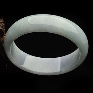 糯冰种晴水淡紫罗兰贵妃镯（50.6mm-57.3mm）