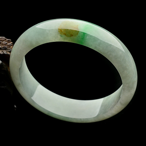 糯冰种飘翠带黄翡手镯(62.6mm)