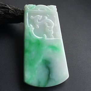 糯冰种飘翠仿古龙牌