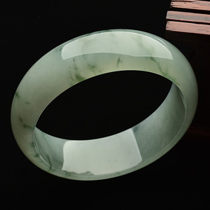 糯冰种飘花手镯(60.2mm)