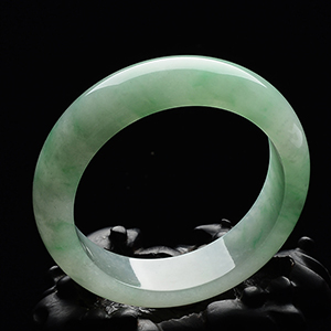 (超值推荐)糯冰种飘翠手镯(56.1mm)