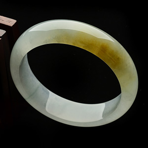 (超值推荐)糯冰种黄翡飘花手镯(57.2mm)