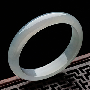 (超值推荐)糯冰种淡晴水贵妃镯(52.3mm-48mm)