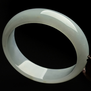 糯冰种淡晴水贵妃手镯(55.6mm)