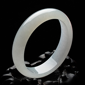 (超值推荐)糯冰种晴水贵妃镯(58.5mm-52.3mm)