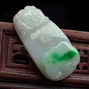 糯冰种飘翠龙钩挂件