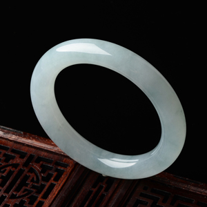 (超值推荐)糯冰种淡晴水圆条手镯(55.1mm)